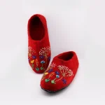 Turkmen handmade felt slippers in red with decorative embroidery