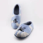 Warm and breathable indoor slippers, sky blue felt design