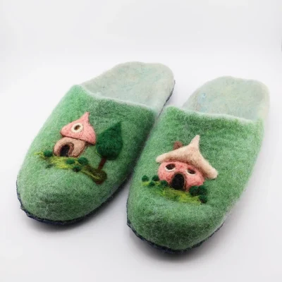 Handmade Turkmen felt slippers in natural Merino wool, size 38/39