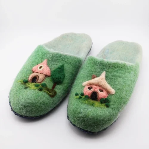 Handmade Turkmen felt slippers in natural Merino wool, size 38/39