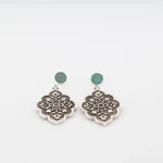 Lato inciso argento degli orecchini reversibili smaltati cloisonné fatto a mano - pattern tradizionali sottili per un look elegante