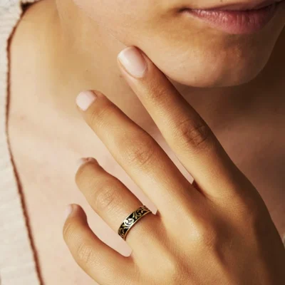 Handmade Persian brass ring with black enamel Esfahan arabesque motif – front view